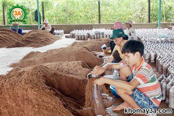 Làm giá thể trồng nấm