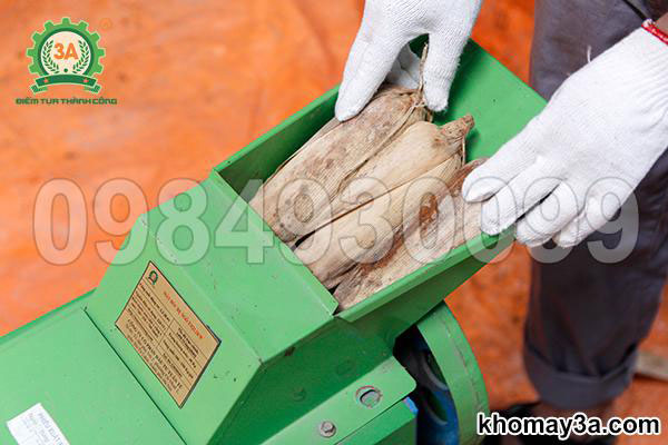 Máy bóc vỏ bắp